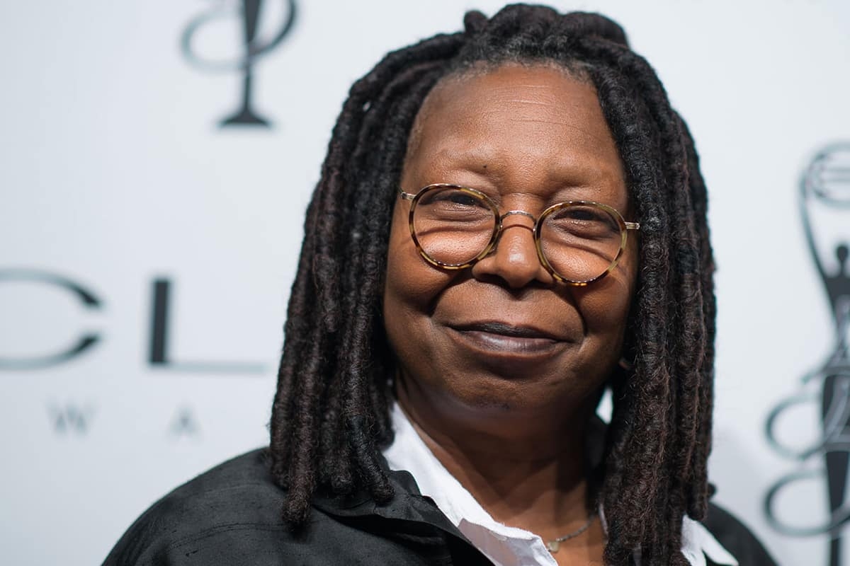 Whoopi dio positivo a COVID-19