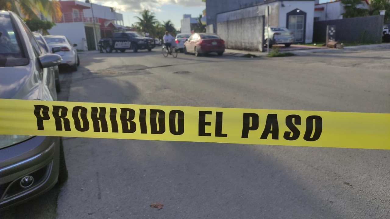 Delincuentes disparan contra un automóvil en Playa del Carmen