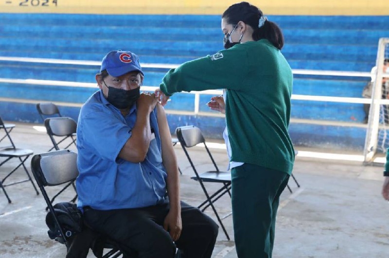 Comienza aplicación de tercera dosis anticovid para adultos de 40 a 59 años en Yucatán