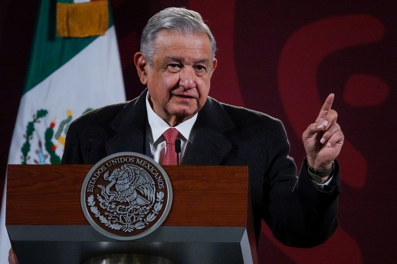 AMLO alerta fraude por supuesta venta de autos de lujo por parte del gobierno