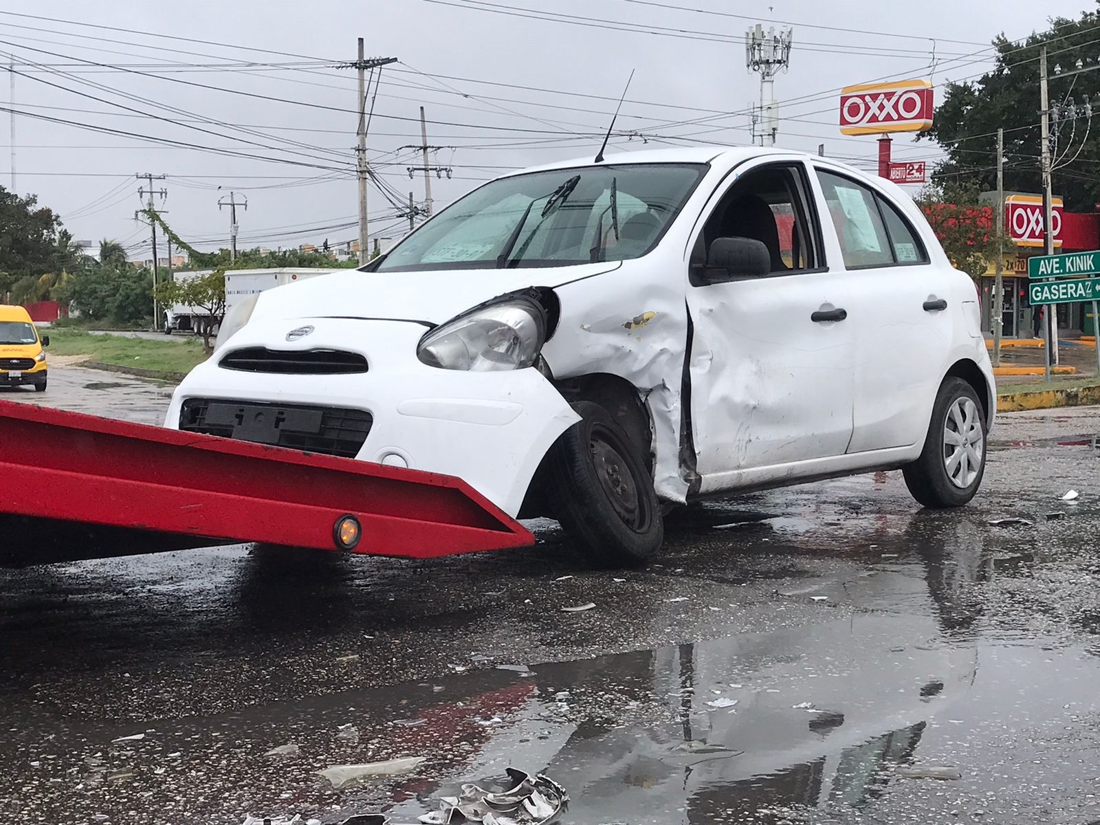 Los vehículos quedaron atravesados en la avenida Andrés Quintana Roo