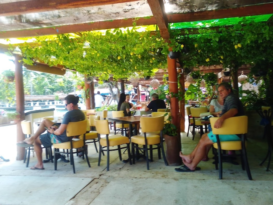 Restauranteros de Playa del Carmen temen retroceso del semáforo ante aumento de contagios de COVID