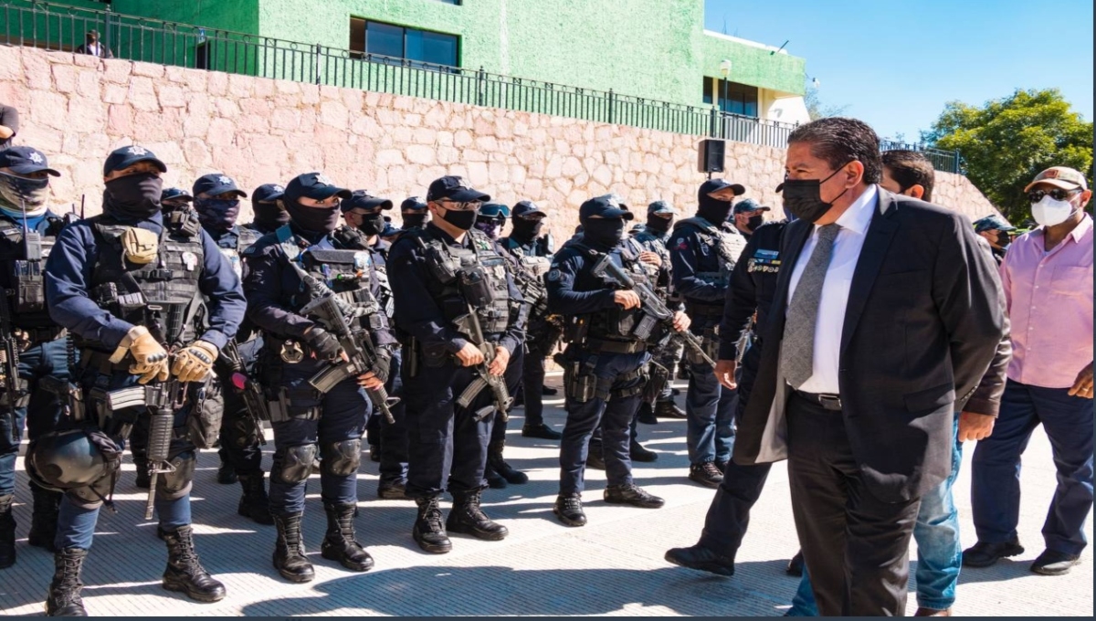 Esta madrugada fue abandonada una camioneta con seis cuerpos frente al Palacio de Gobierno de Zacatecas, así lo dio a conocer David Monreal Ávila, gobernador de la entidad