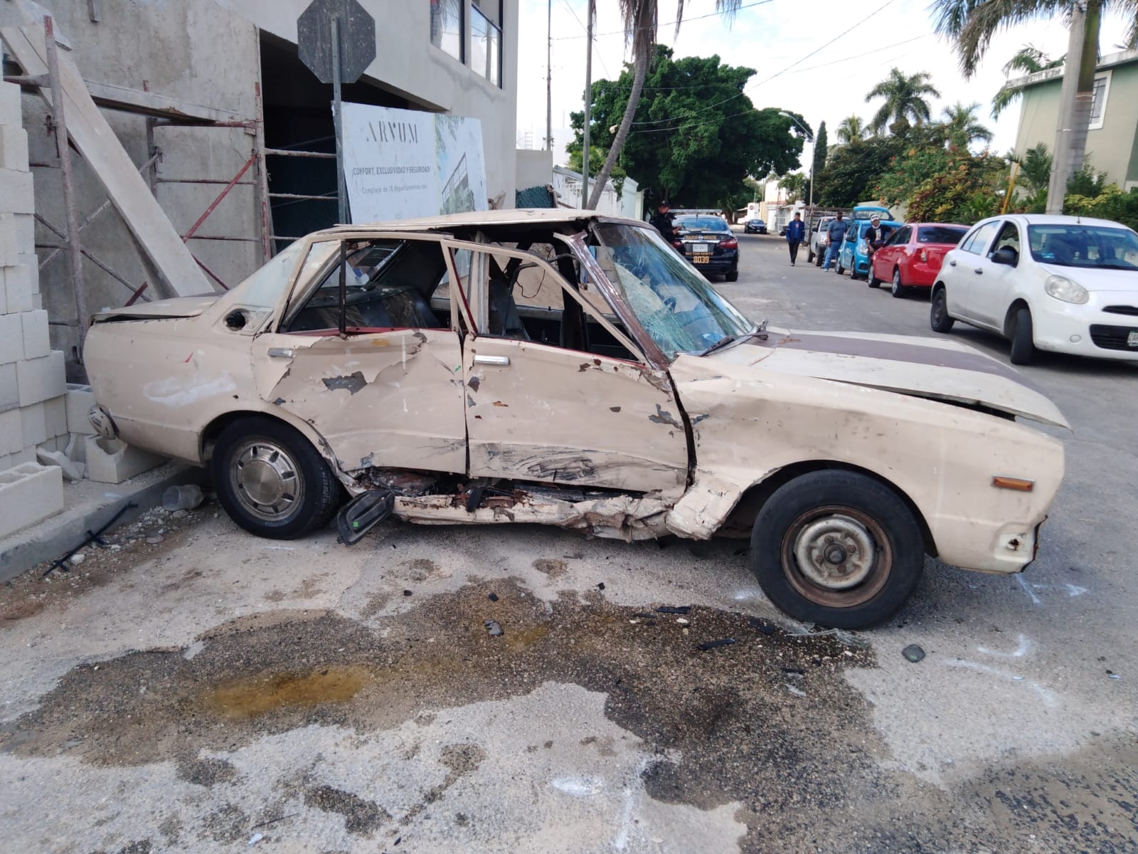 Automóvil clásico provoca choque en la colonia Benito Juárez Norte de Mérida