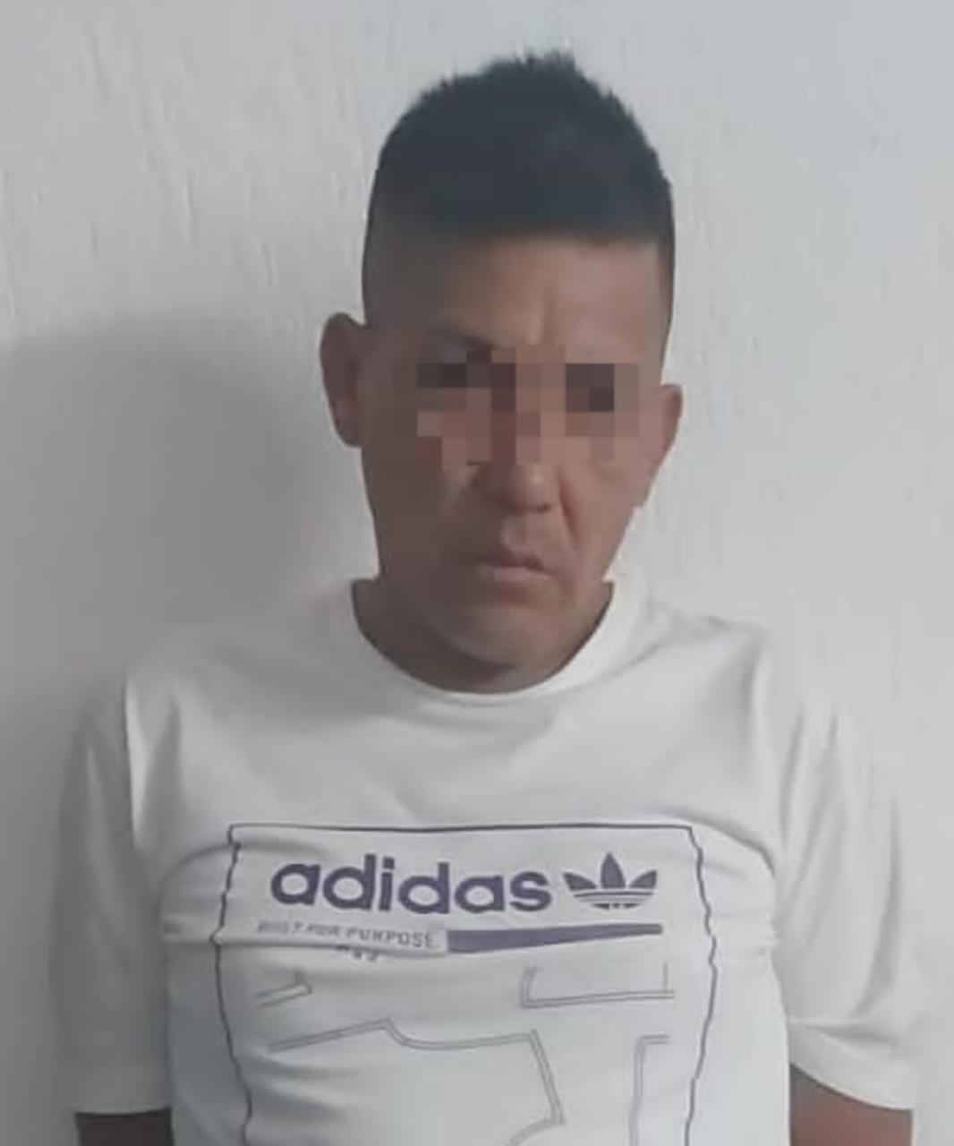 Policías le dieron alcance a Carlos "N" originario de Perú, quien al indicarle que se detuviera tomó una actitud agresiva