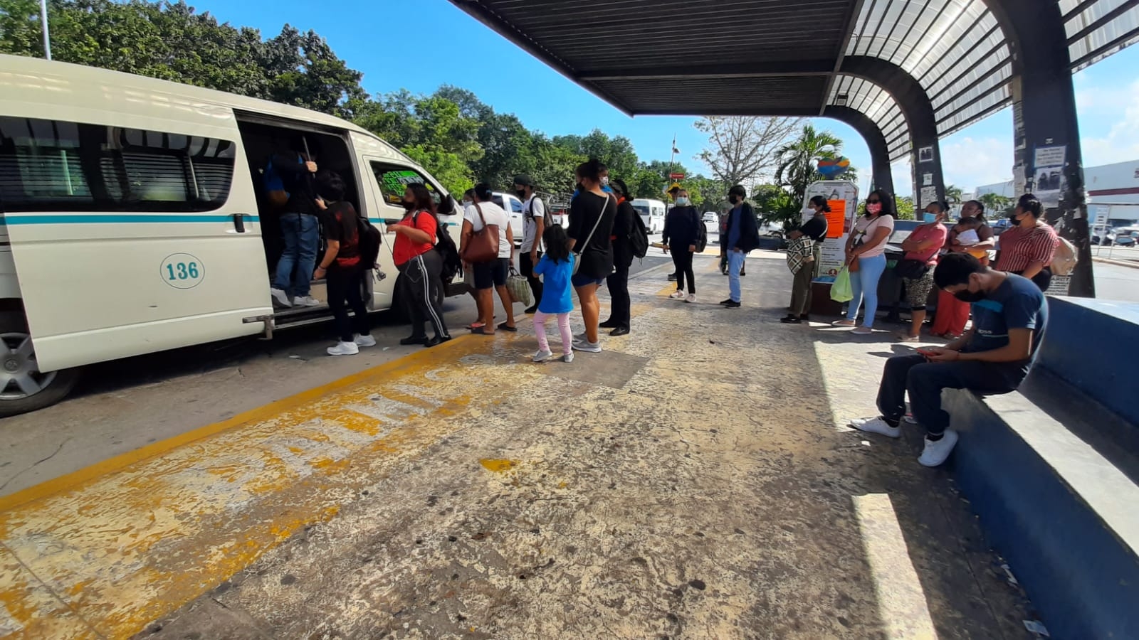 Playa del Carmen: Ciudadanos acusan a choferes de combis por aumento ilegal de tarifa