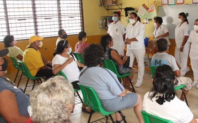 El personal sanitario también indicó que, ahora, con la aparición de la variante Ómicron, “lo importante es seguir cuidándonos”