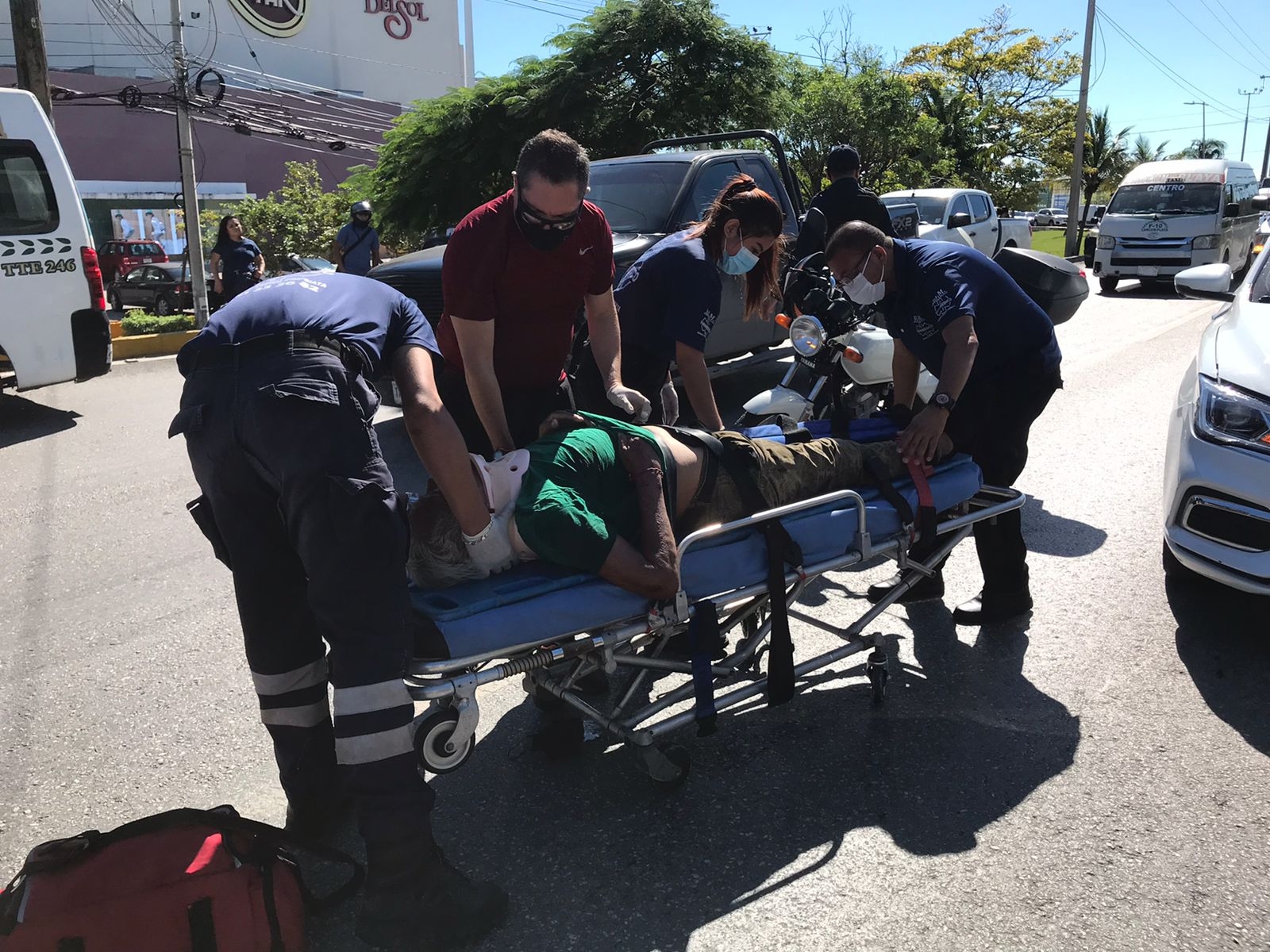 Automovilista atropella a un hombre en la Av. Tulum de Cancún