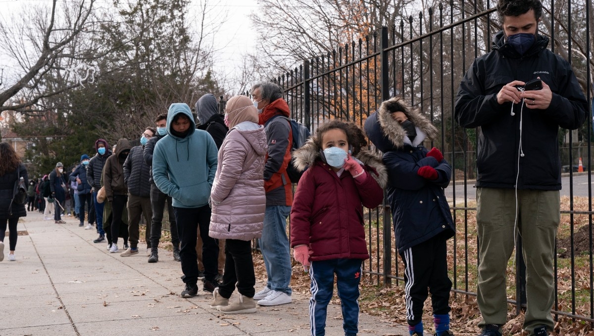 Este martes, Estados Unidos alcanzó un nuevo récord de hospitalizaciones por COVID-19, con más de 145 mil personas internadas