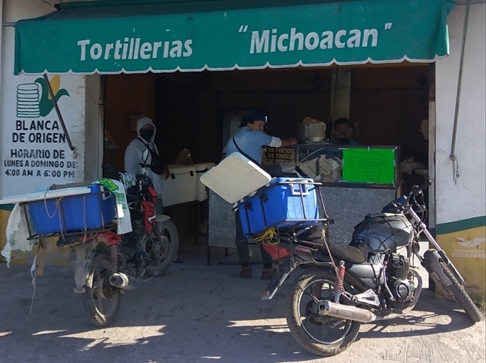 Pandemia por COVID-19 obliga a comerciantes de Sabancuy a implementar servicio a domicilio