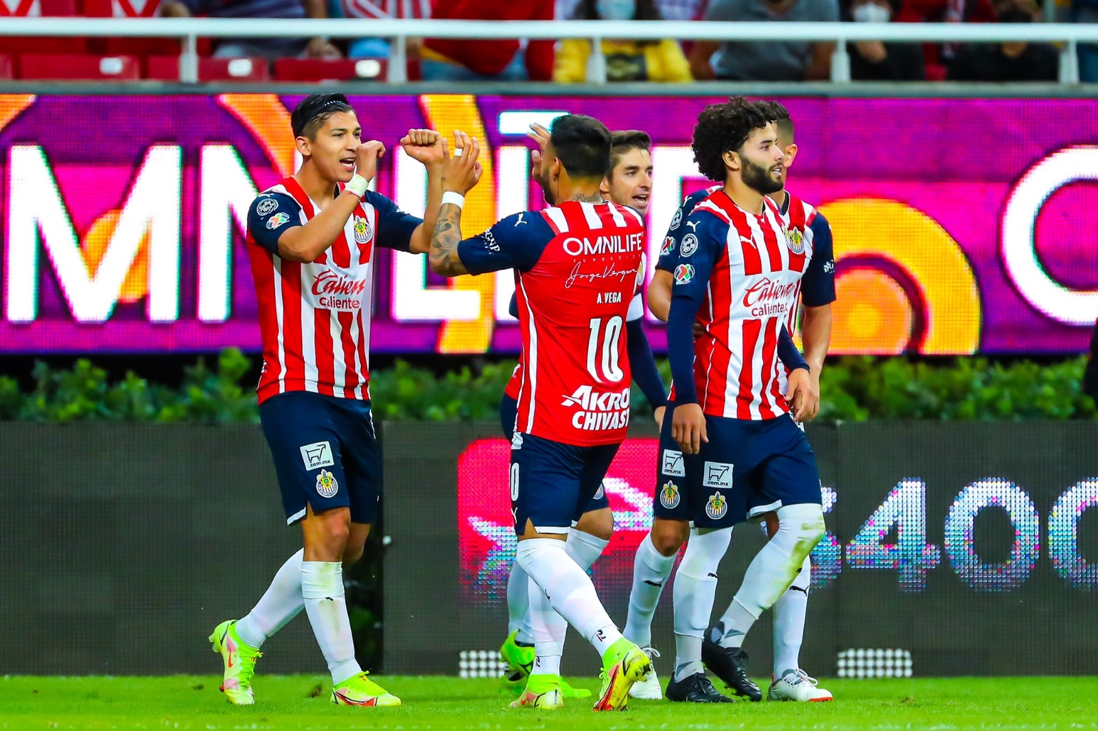 Chivas golea 3-0 a Mazatlán en su primer duelo del Clausura 2022