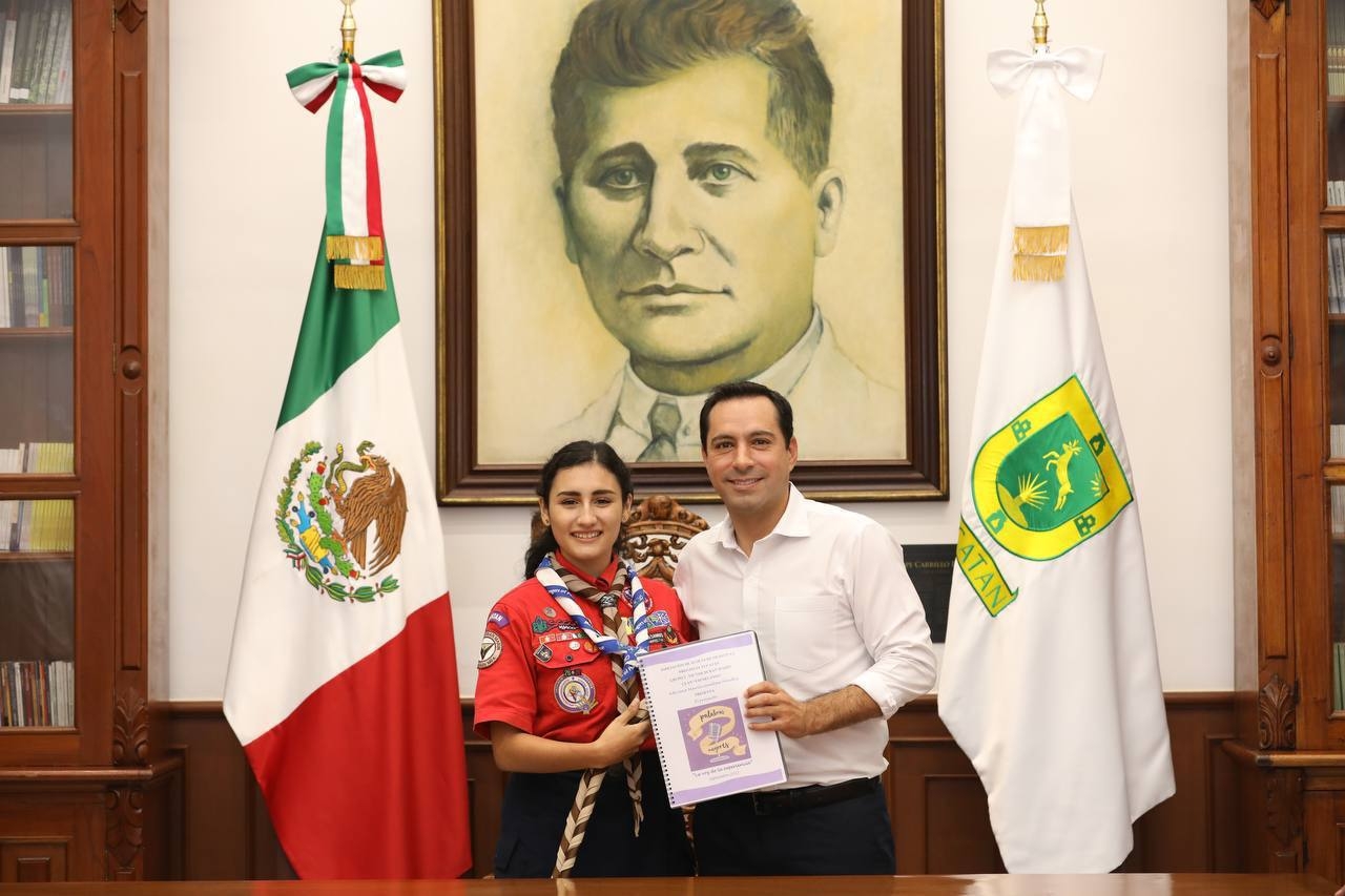 Adriana Marilú Gamboa Méndez sostuvo una reunión con Mauricio Vila desde el Salón de los Retratos del Palacio de Gobierno