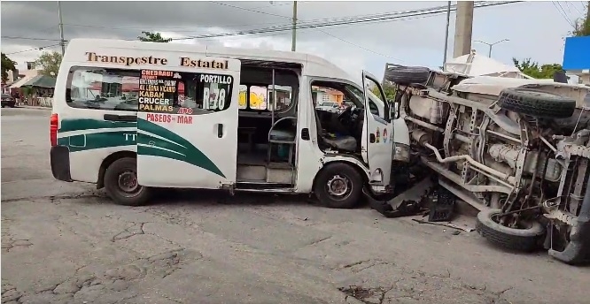 Del impacto, los dos conductores fueron trasladados al hospital