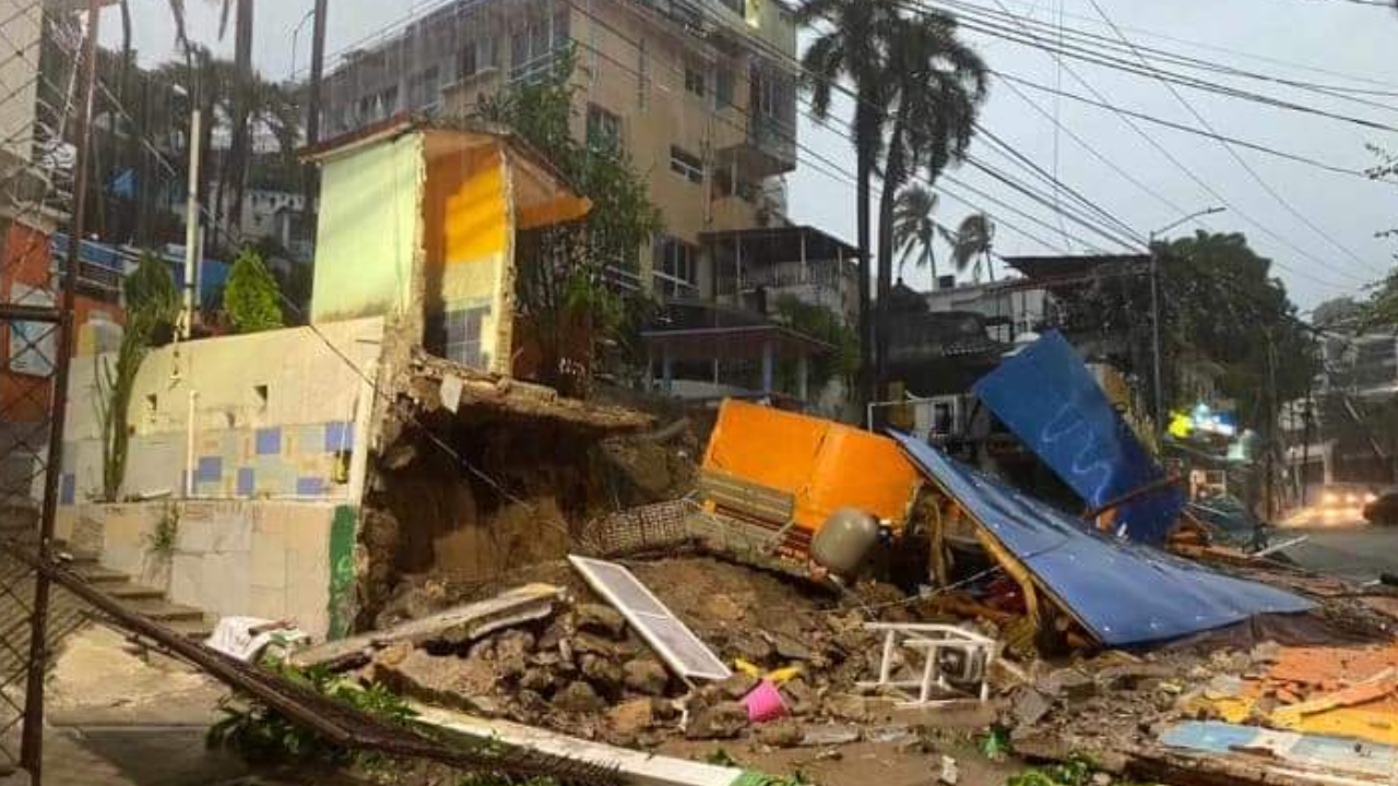 Ciclón Julia provoca severas inundaciones en Acapulco, Guerrero: VIDEOS