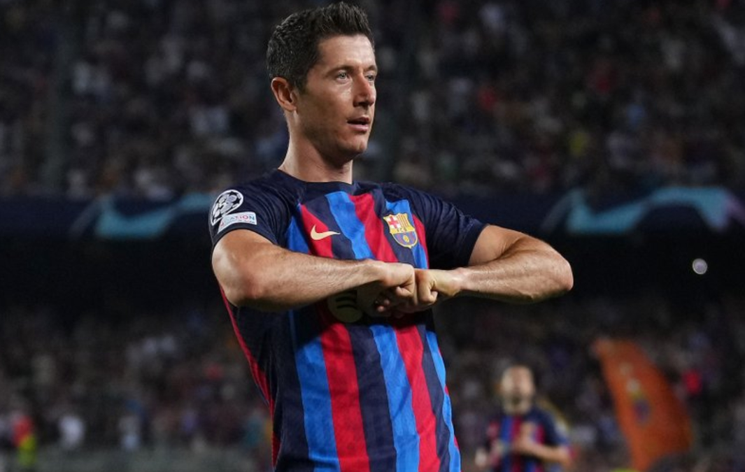 Lewandowski salva al Barcelona de la eliminación con empate en Champions