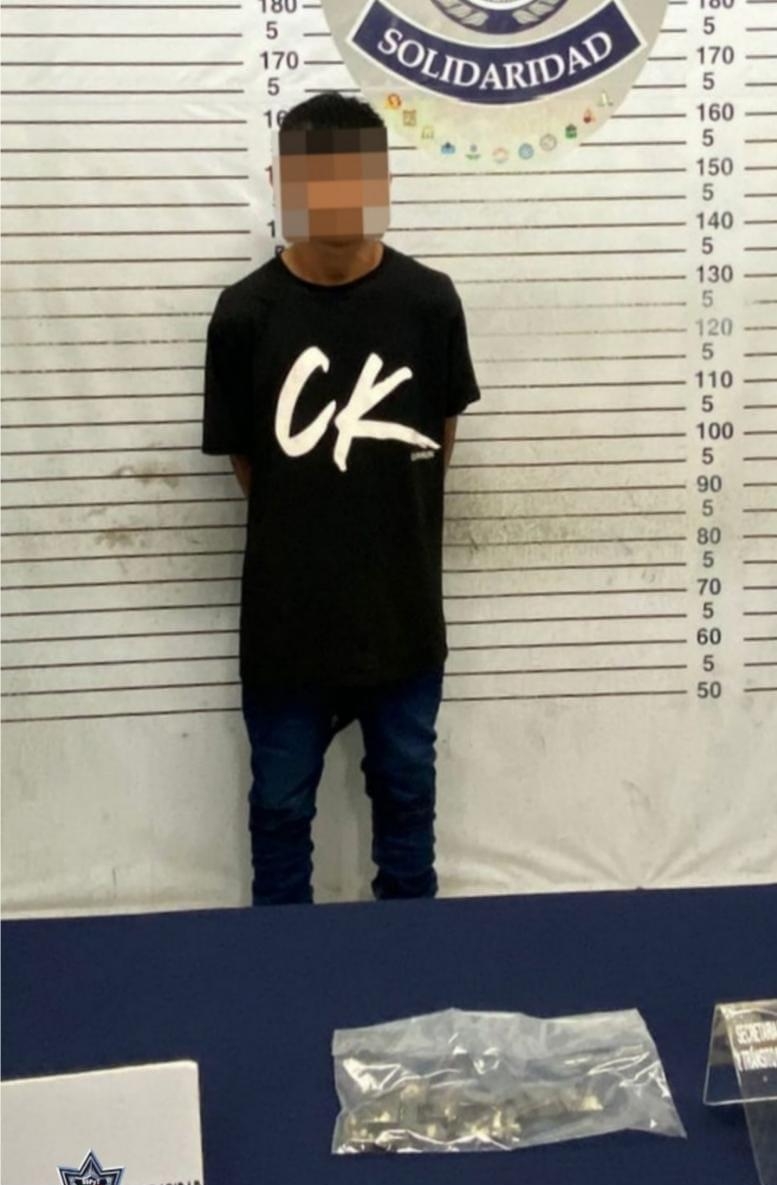 Detienen a joven con 22 bolsitas de droga en Playa del Carmen