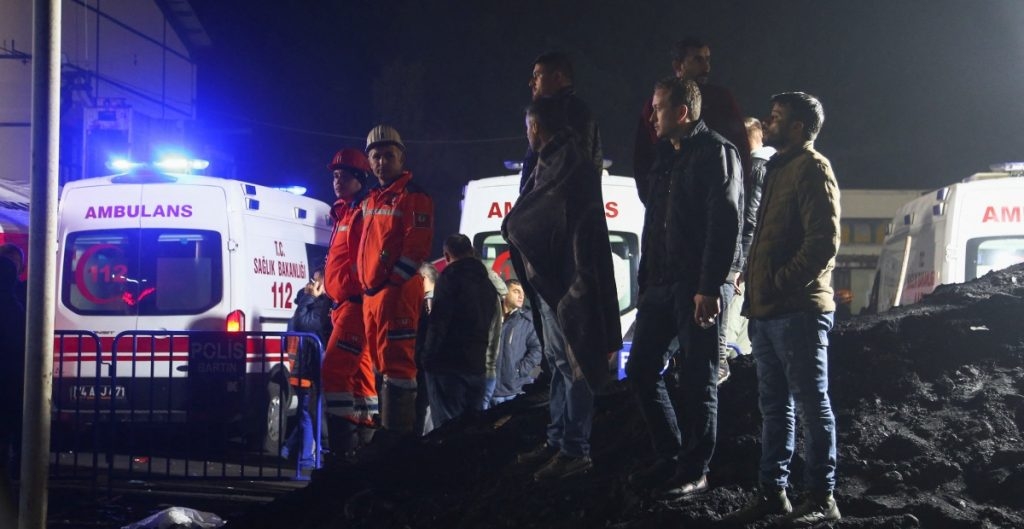 Sube a 41 la cifra de muertos tras una explosión en una mina en Turquía