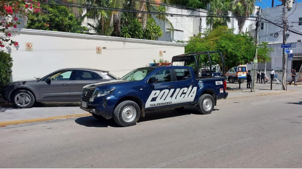 Mujer se entierra una varilla en la pierna mientras trabajaba en Playa del Carmen