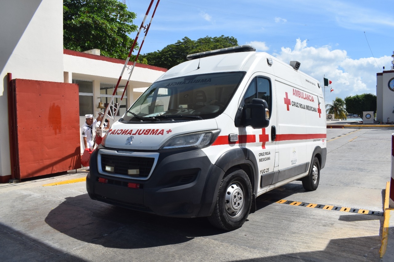 Trasladan de emergencia a joven pescador tras sufrir una descompresión en Progreso