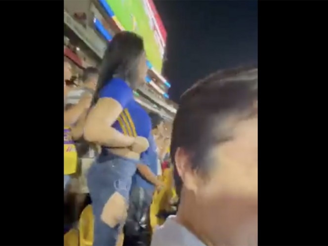 Aficionada de Tigres que hizo topless envía un mensaje