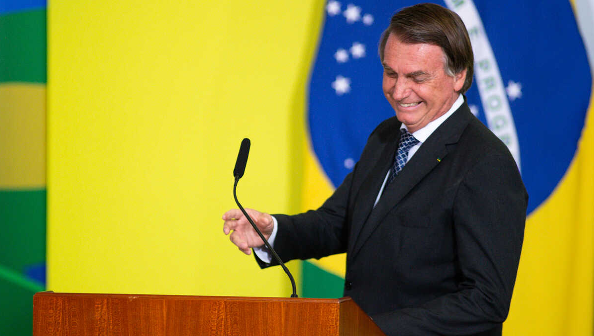 Jair Bolsonaro aventaja con poca diferencia a Lula da Silva con el 30,93 % escrutado en Brasil