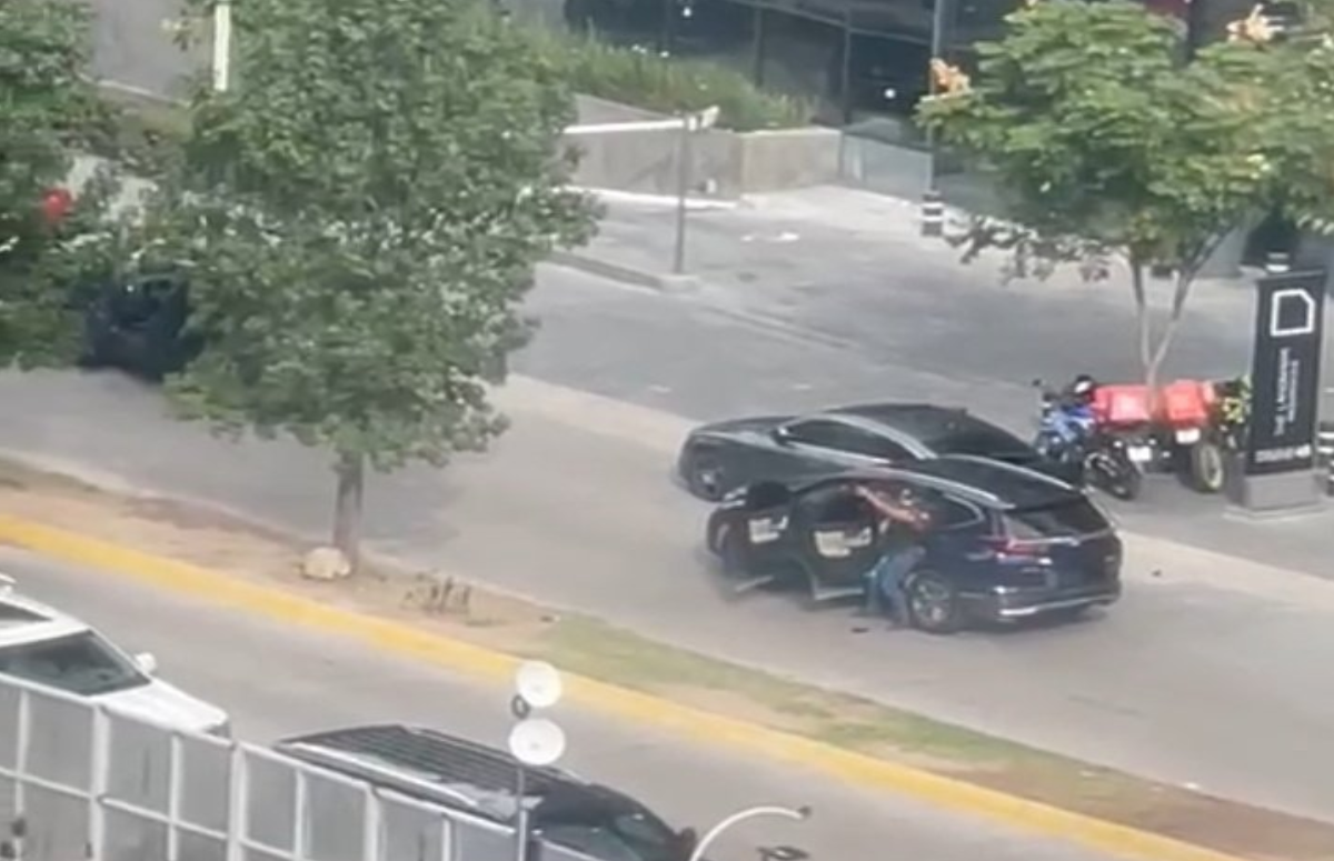 Reportan tiroteo entre autoridades y delincuentes en plazas de Jalisco: VIDEO