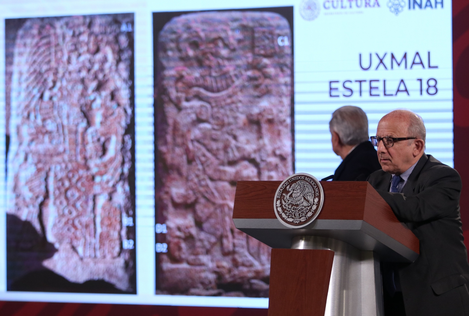 El INAH dio cuenta del hallazgo de una estela conmemorativa labrada en dos caras