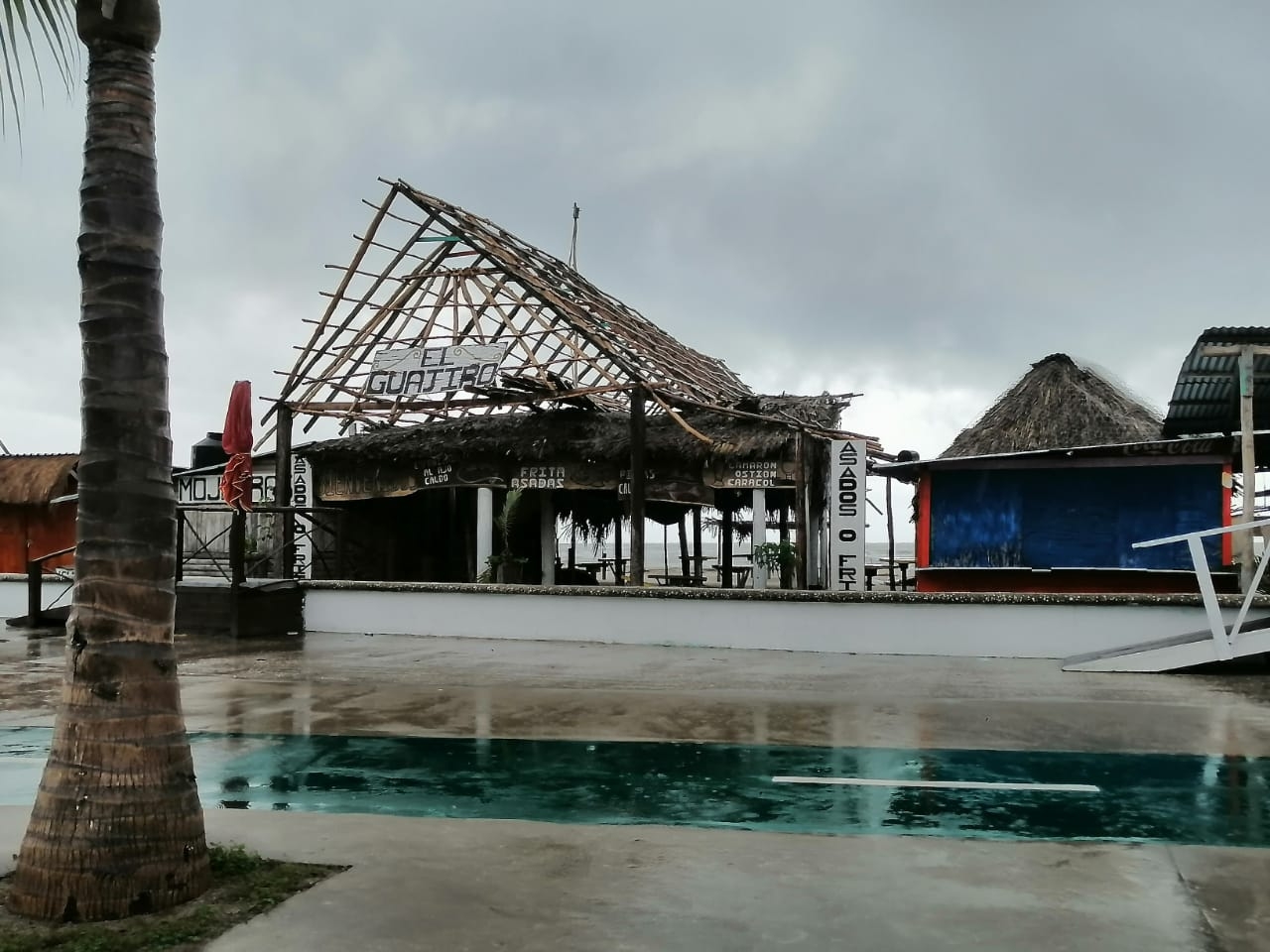 Lluvias en Ciudad del Carmen alejan a comensales de los restaurantes de Playa Norte