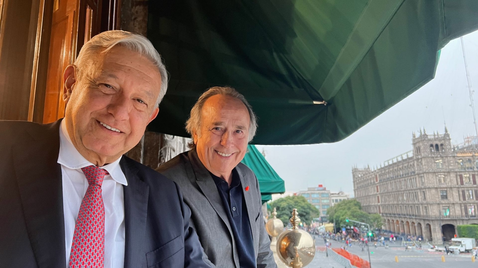 AMLO informó que recibió la visita de Joan Manuel Serrat en Palacio Nacional