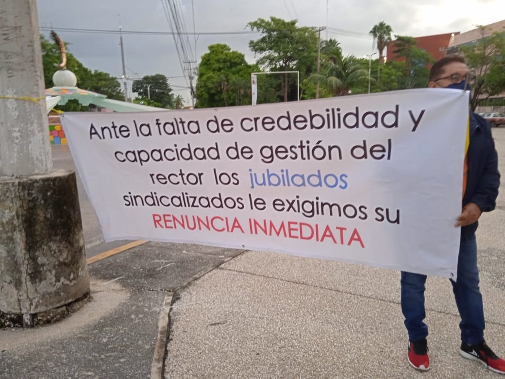 Jubilados de la Unacar denuncian al Rector por corrupción