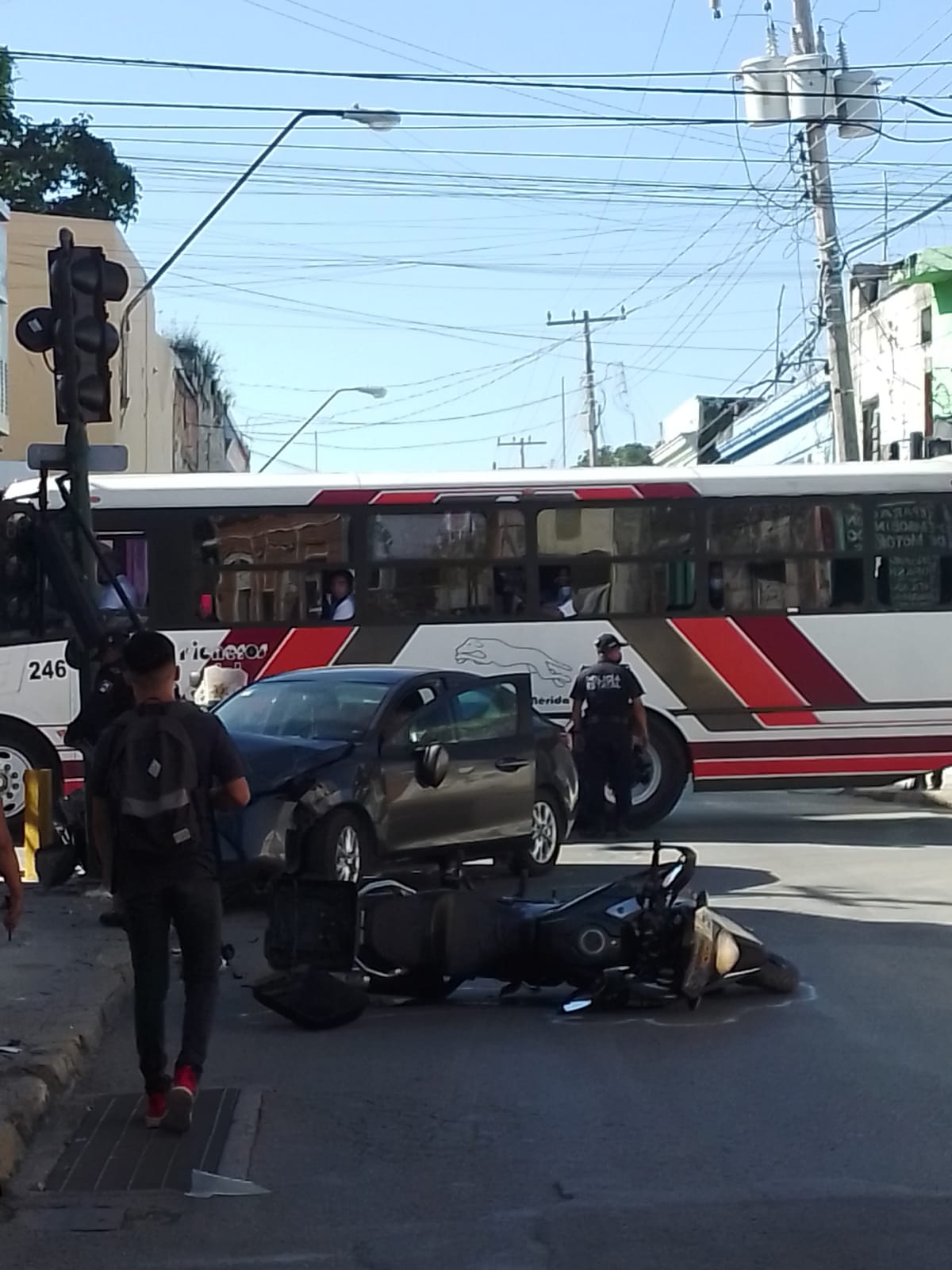 Automovilista atropella a una policía de la SSP Yucatán en el Centro de Mérida