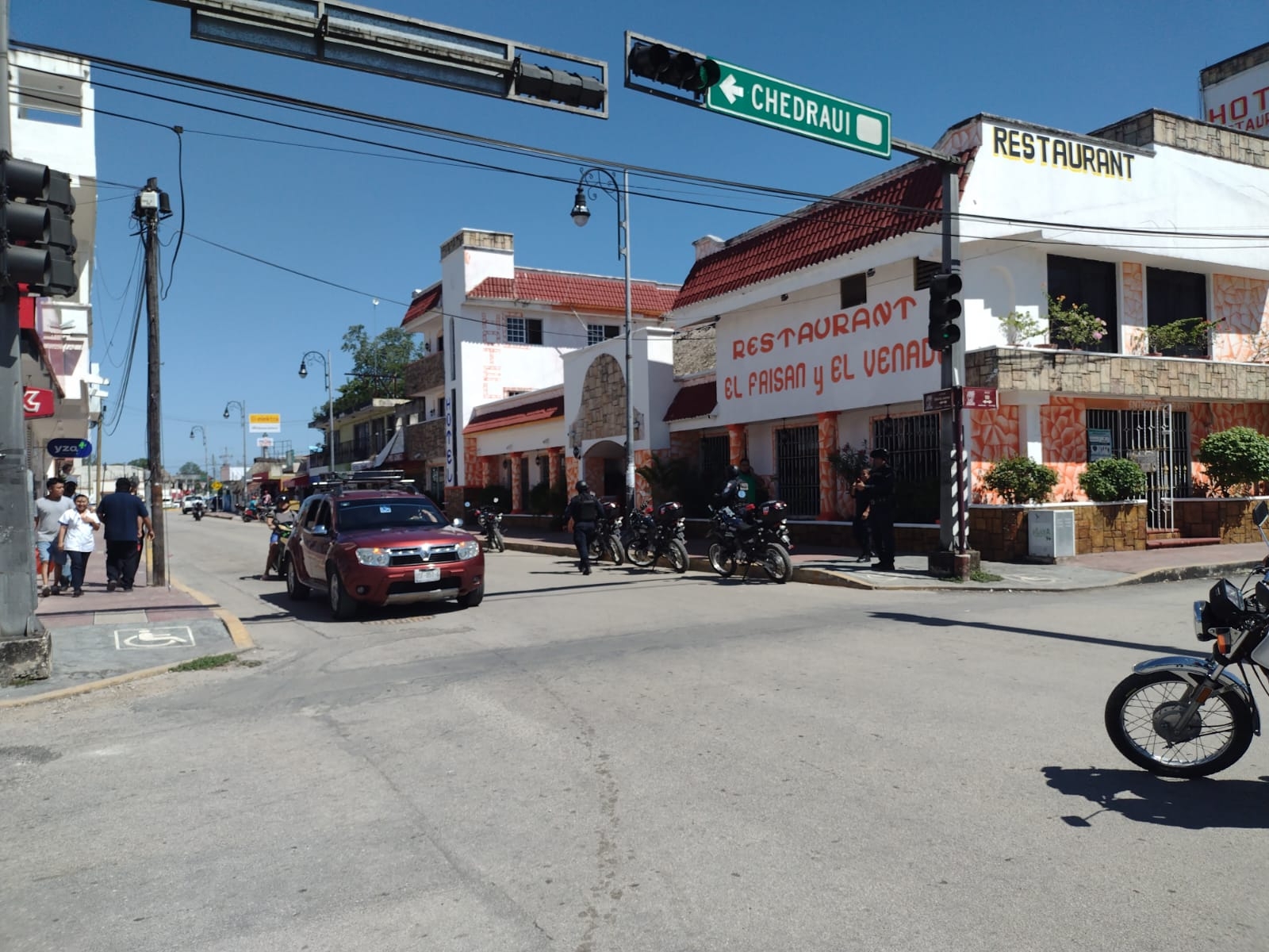 Al lugar llegaron elementos de la policía municipal para tomar la declaración del afectado