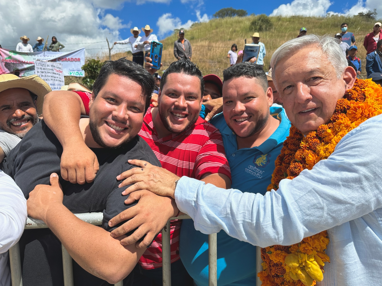 AMLO visita La Montaña en Ometepec, Guerrero y así lo presumió con esta foto