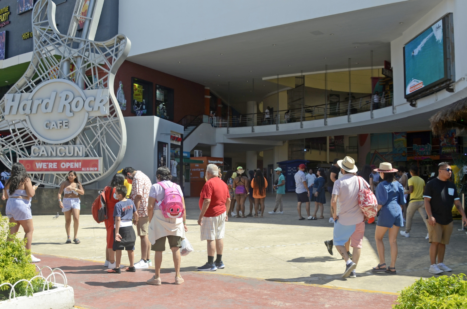 ¿Cuántas plazas comerciales hay en Cancún?