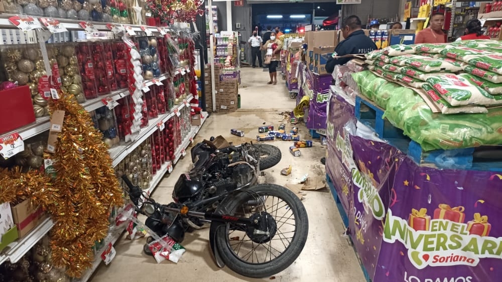 Un hombre de 34 años de edad entró al supermercado, argumentó que huía de personas que lo querían matar