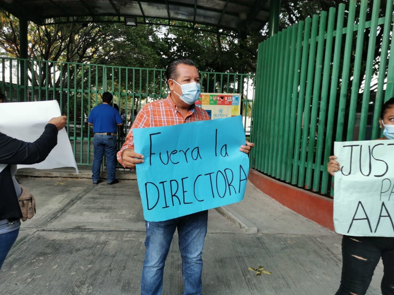 Los padres piden la destitución de la Directora de la Secundaria número 5 de Ciudad del Carmen