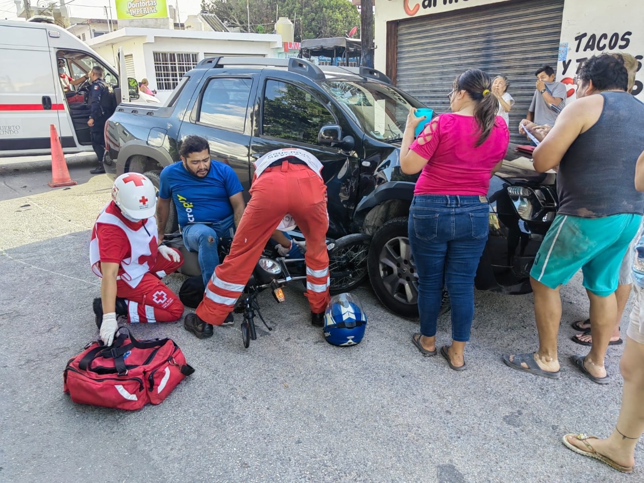 Hombre queda atorado en su motocicleta tras ser atropellado en Progreso