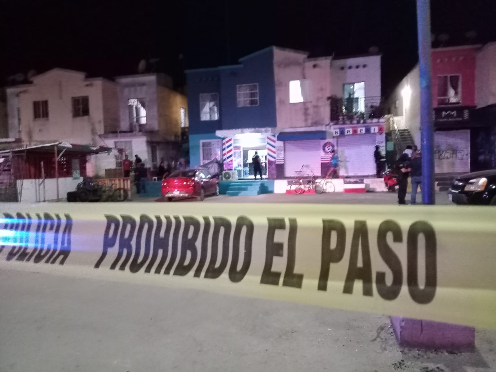 Balean a barbero y clientes en Villas Otoch Paraíso de Cancún