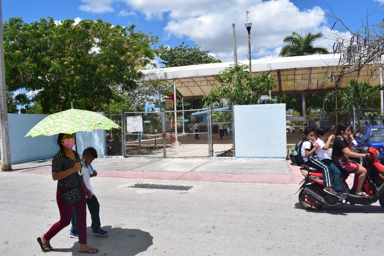 Escuelas de Progreso sobreviven con grandes carencias; maestros denuncian robos constantes