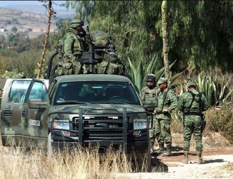 Ejército Mexicano y la Guardia Nacional aseguran armamento, cartuchos y equipo táctico en Jalisco