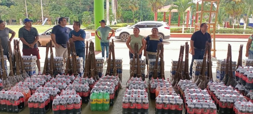 Los diputados de las corridas de toros recibieron apoyos como refrescos y voladores