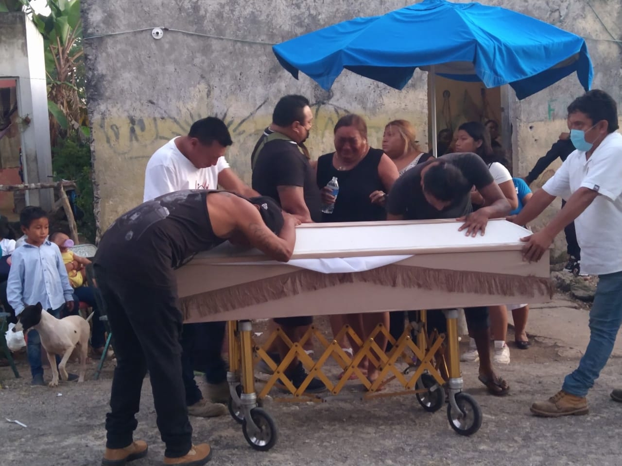 Con profundo dolor, familiares y amigos despiden en su tierra natal al hombre que murió en un predio abandonado en la ciudad de Mérida, Yucatán.