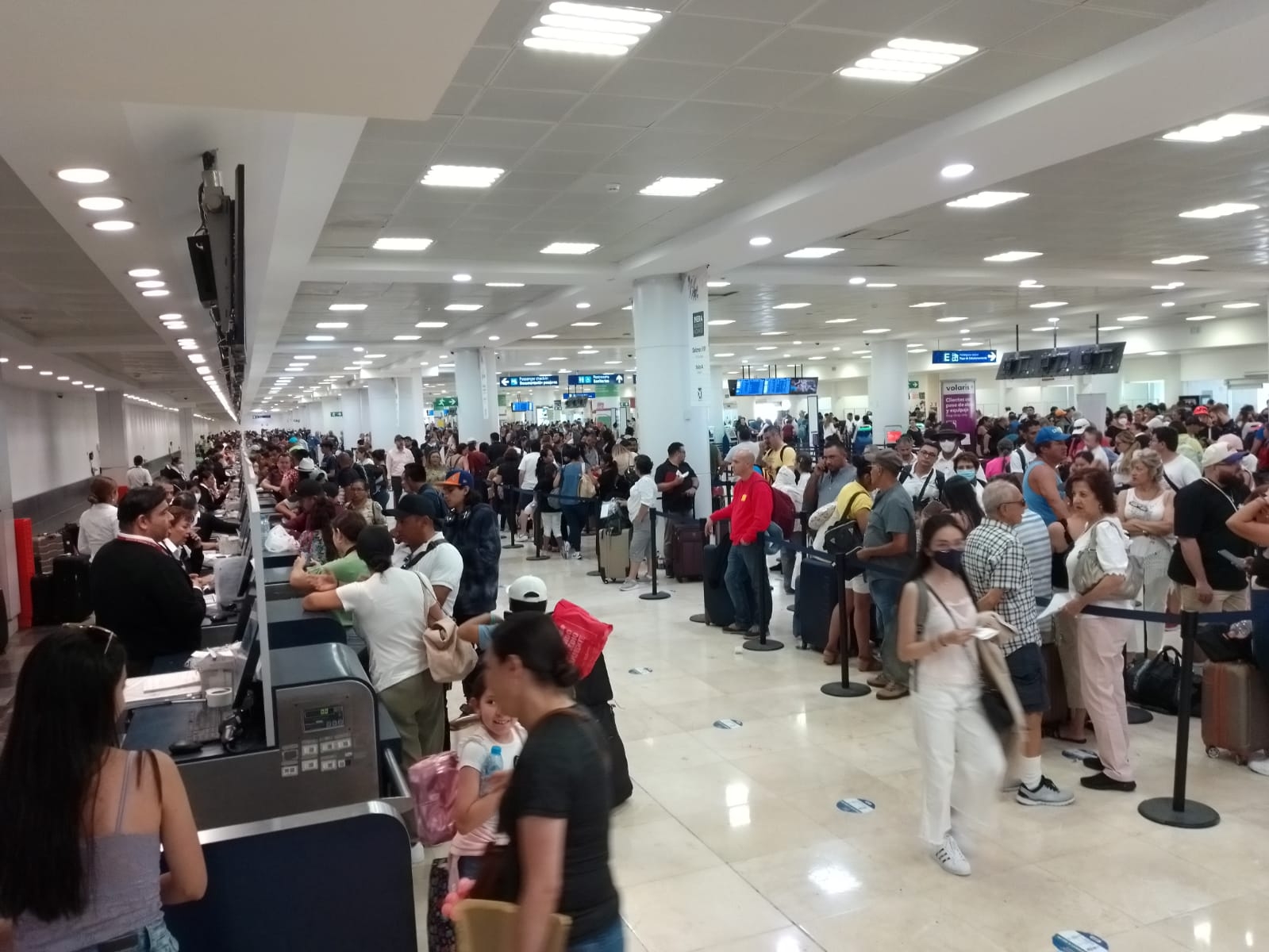Aumenta 10% los vuelos en el aeropuerto de Cancún previo al Día de Muertos: EN VIVO