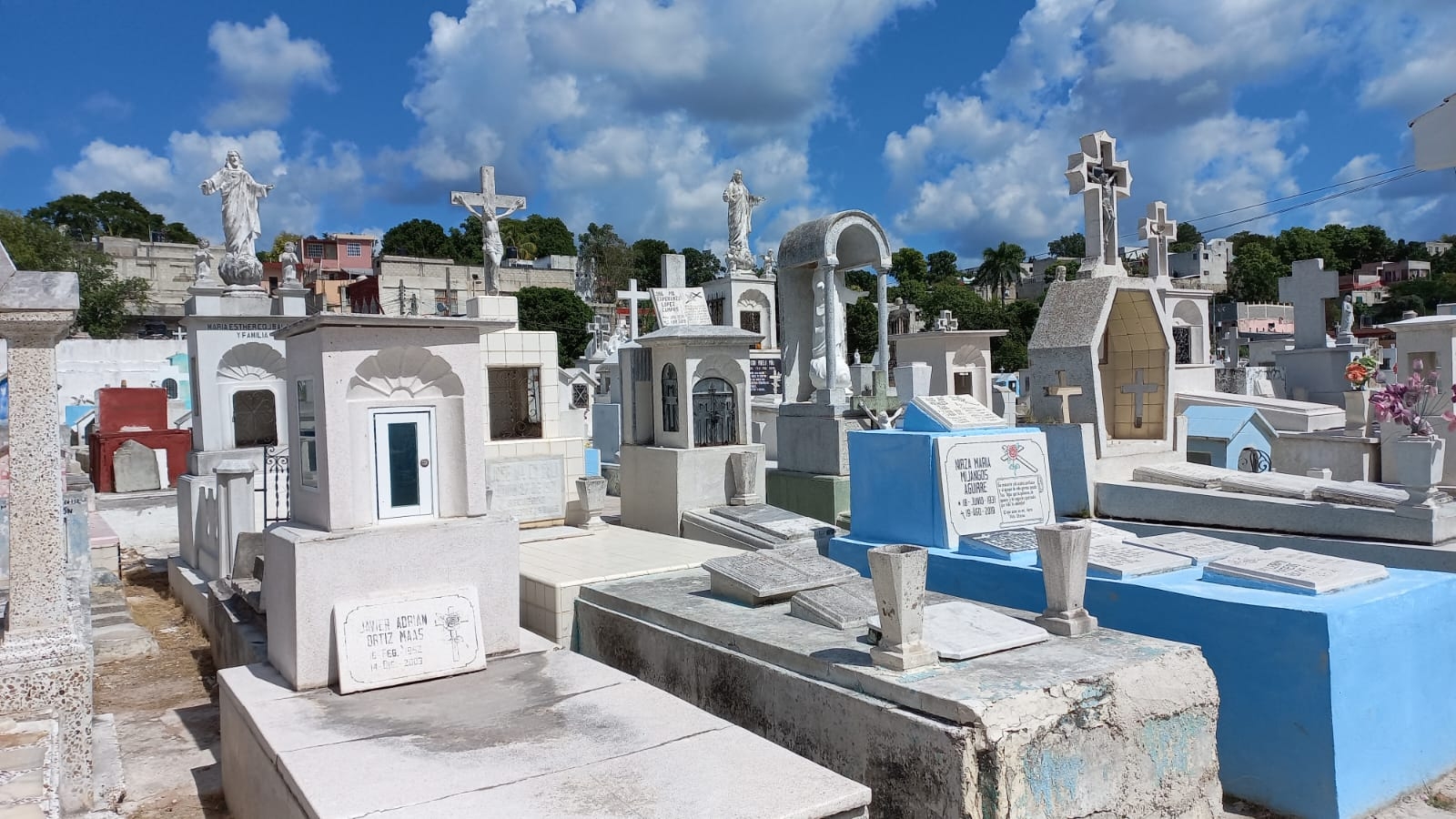 Cementerio de Campeche registra baja afluencia de visitantes previo al Día de Muertos: VIDEO