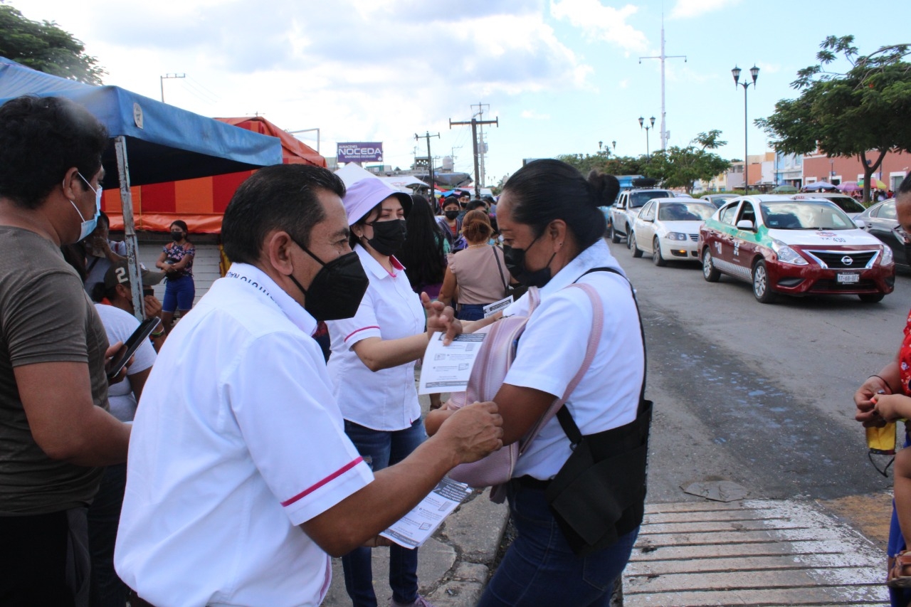 Volanteo del INE en el mercado "Pedro Sainz de Baranda"