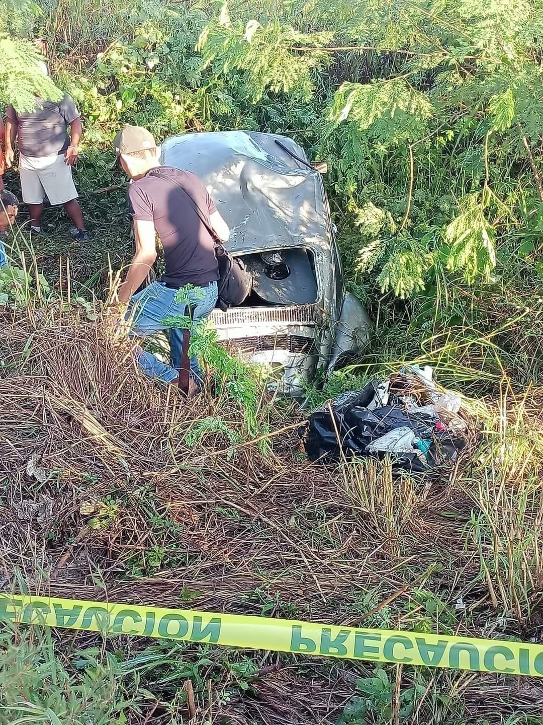 El accidente ocurrió a las 06:00 horas, cuando transitaba a bordo del vehículo compacto tipo sedán, sobre la carretera 188, tramo la Joya y San Pedro, Champotón