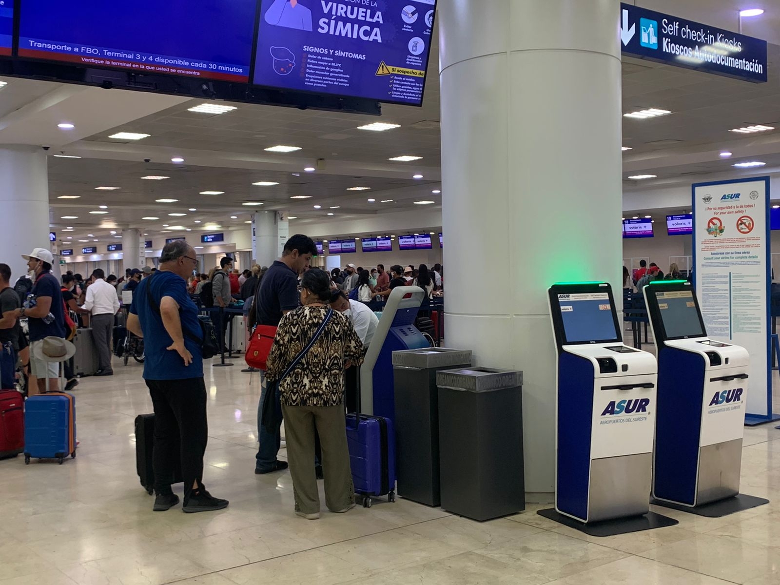 Instalan máquinas para documentación rápida en el aeropuerto de Cancún: EN VIVO