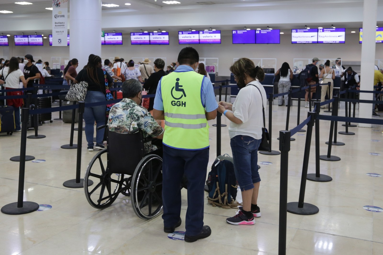 Empleados de GDL en el aeropuerto de Cancún denuncian amenazas de sus superiores