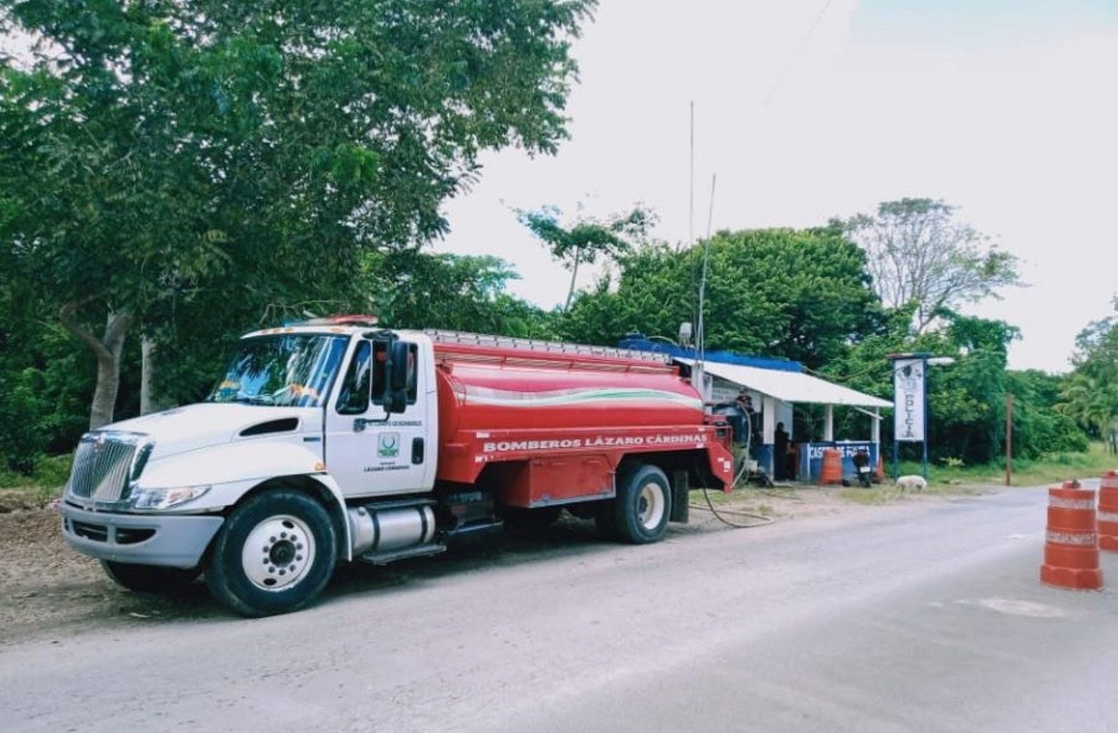 Los vecinos de dos comunidades del Norte de Quintana Roo deben pagar pipas con agua, lo que afecta su economía