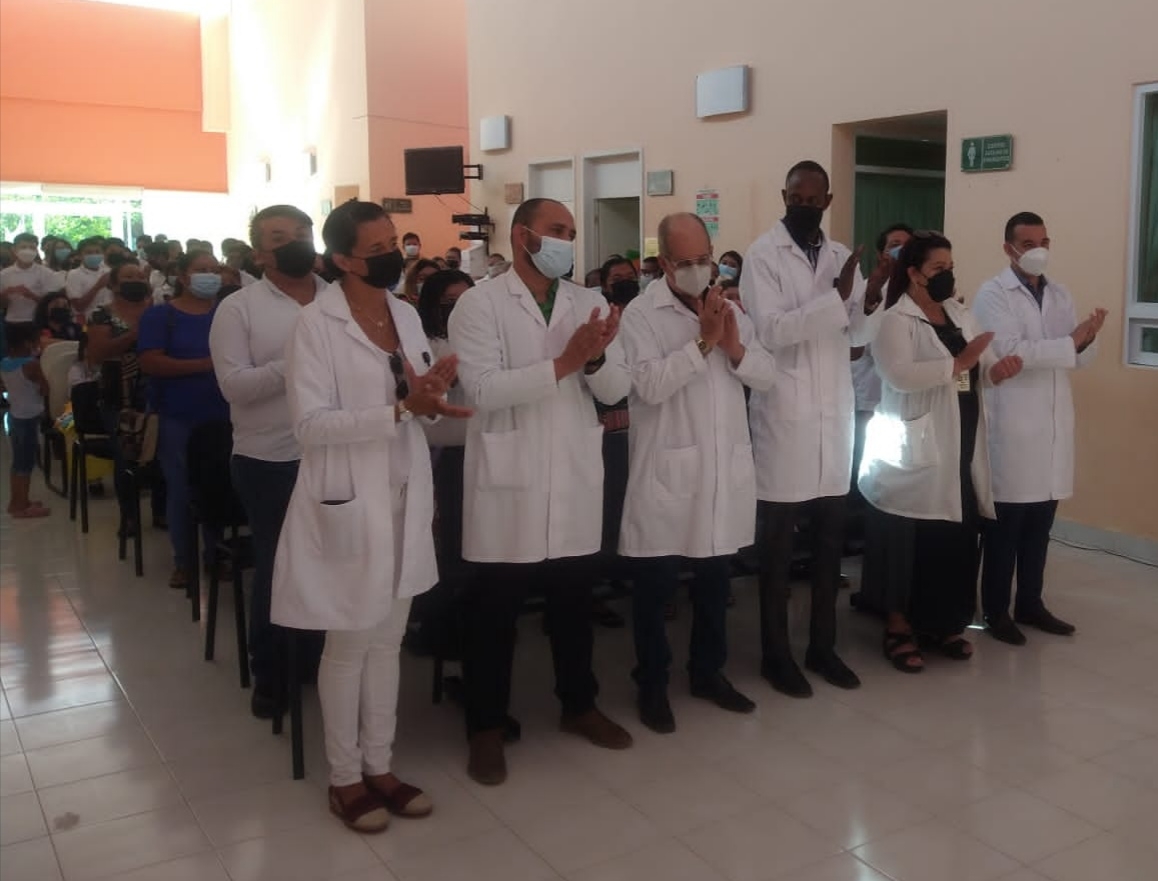 Llegan seis de los 51 médicos cubanos especialistas al hospital de Sabancuy